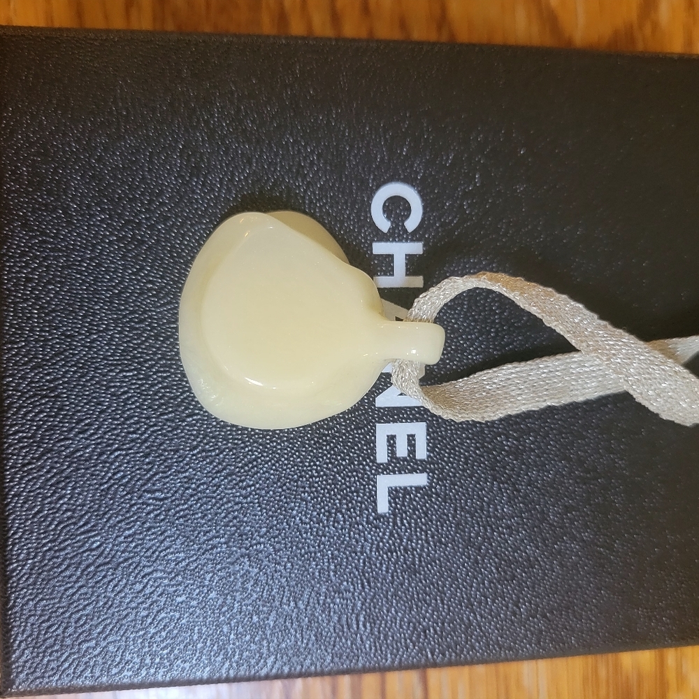 A unique Chanel Ivory Rose gold ribbon necklace! - Picture 6 of 8